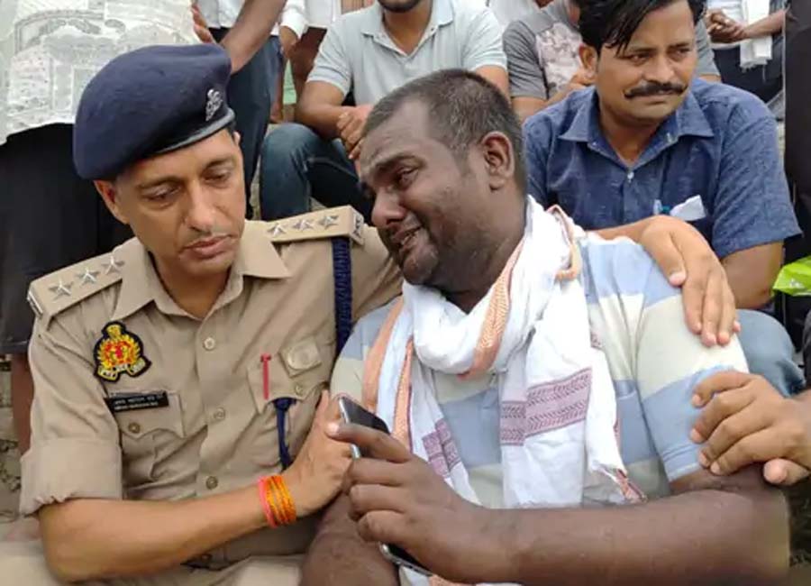 मृतक के बेटे सिद्धार्थ अर्जुन ने पुलिस को पांचों आरोपियों के खिलाफ नामजद तहरीर दी।