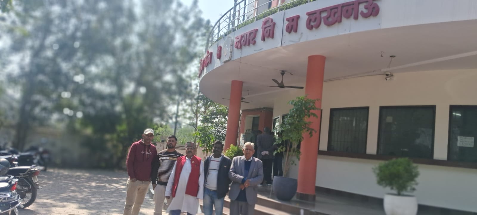 नगर निगम की जगह नगर "निम " कार्यालय पर खडा व्यापार मंडल