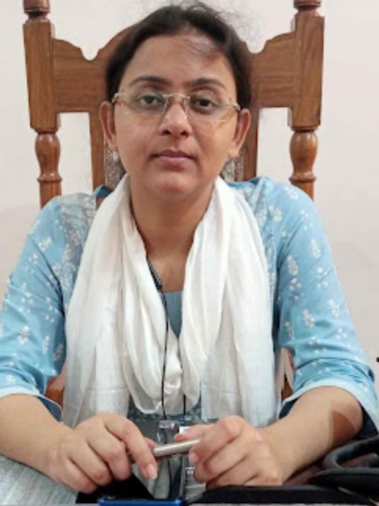 श्रेया मिश्रा, जिला पंचायत राज अधिकारी, महराजगंज