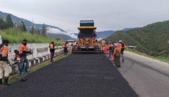 भूटान में सड़कों का जाल बिछाने