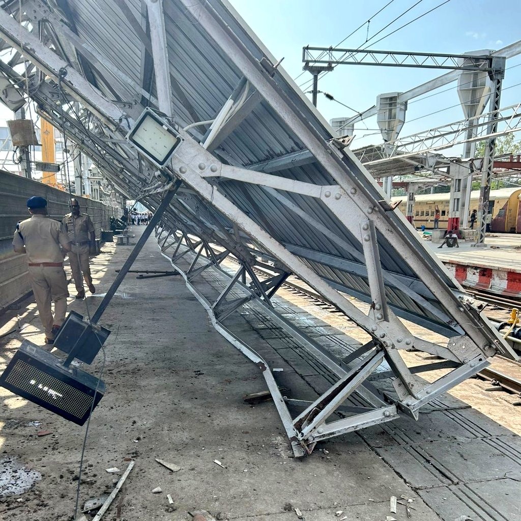 Charbagh Station Accident
