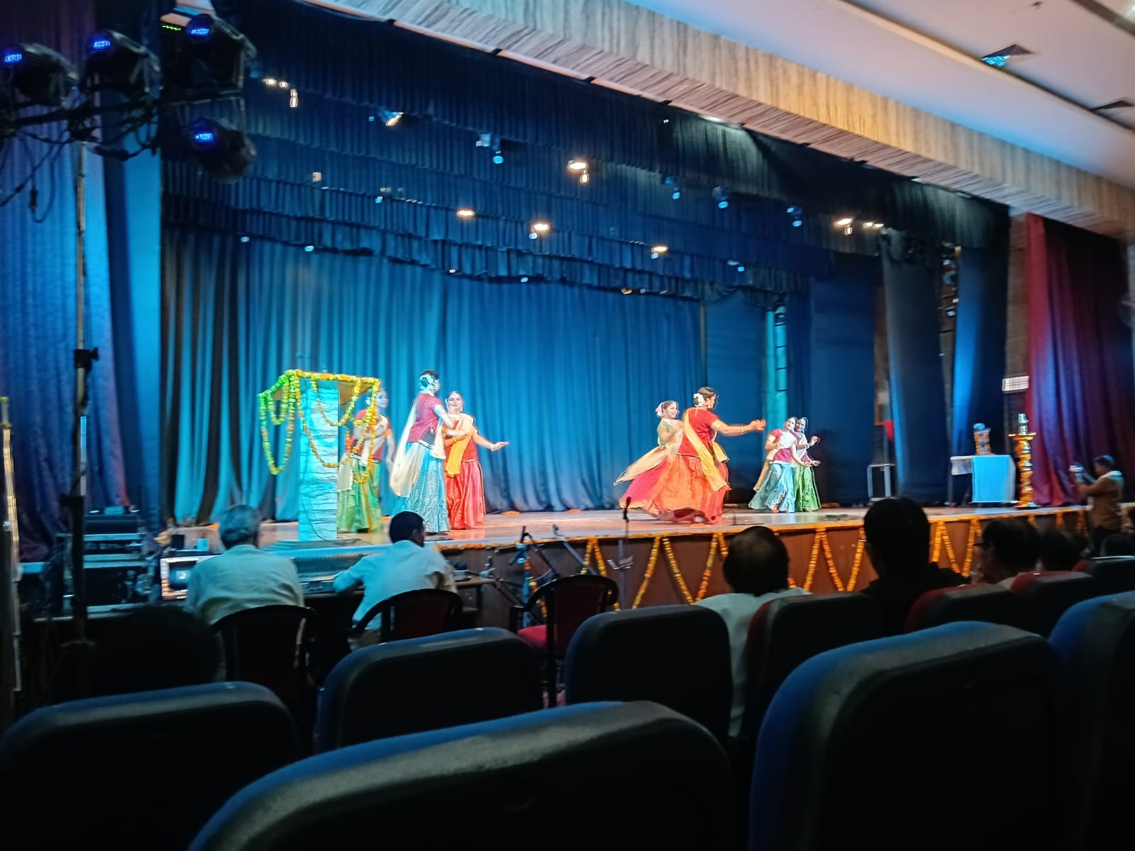 WhatsApp Image 2026 07 31 at 7.57.54 PM 'भजन प्रवाह' से गूंजा कलामंडपम्, गुरु सम्मान समारोह में भाव-विभोर हुए श्रोता