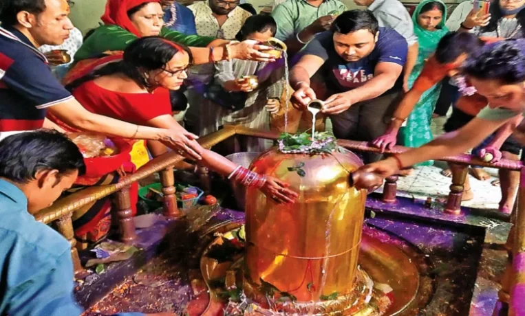 Crowds thronged the Shiva temples