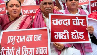 Protest by SP MLAs